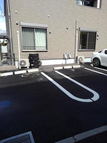 グランツの駐車場|カースペースがあります