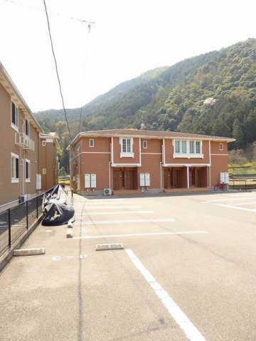 セレーノ　Ｈの駐車場|駐車場があります
