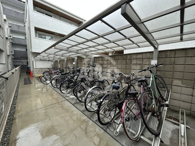 シャーメゾンshin-osaka westの内装|駐輪場
