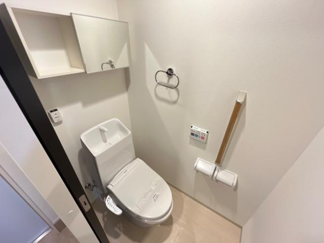 クレール矢賀駅前のトイレ|シャワー付トイレ