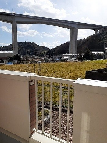ＬＵＰＩＮＡＳのバルコニー|外からの目が気にならないバルコニーで洗濯物が干せます
