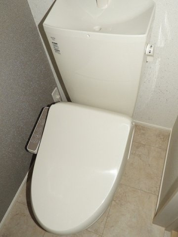 ハレ　ラキ　Ｂ棟のトイレ|ゆったりとした空間のトイレです