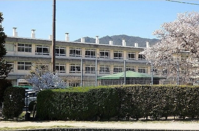ザ　マヨン　Ⅱの周辺|三入小学校まで1200m