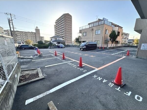 アーバングリーンの駐車場