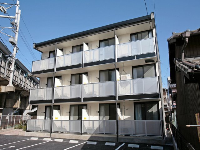 レオパレスＡＬＢＡの外観