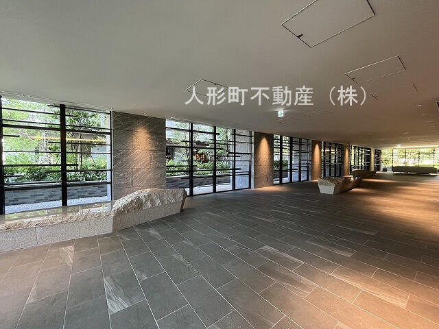 ＨＡＲＵＭＩ　ＦＬＡＧ　ＳＵＮ　ＶＩＬＬＡＧＥのロビー