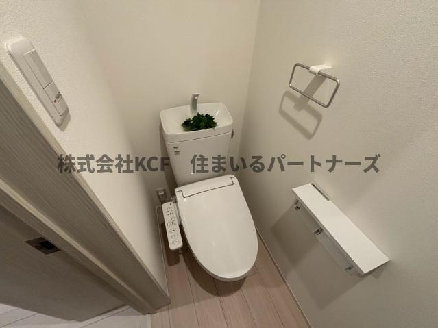 エクシア御井駅前のトイレ|落ち着いた色調のトイレです
