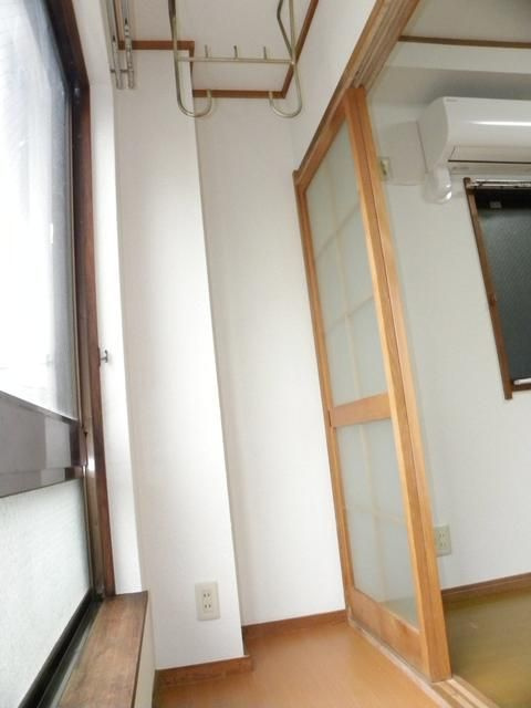 李ビルの寝室
