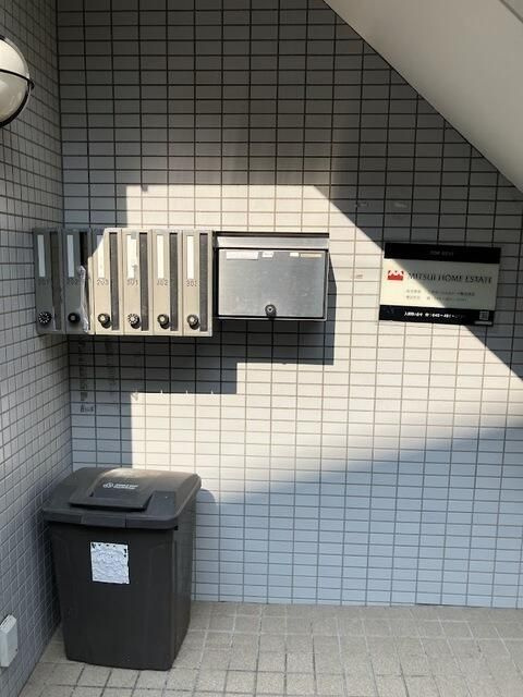 プラージュ石川町のエントランス