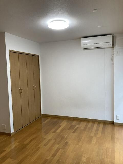 プラージュ石川町の居間・リビング