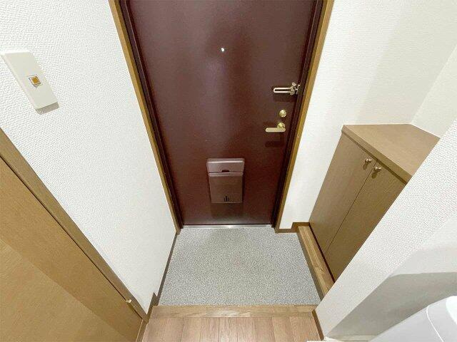 エクセレント新橋の玄関
