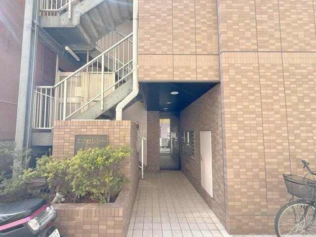 エクセレント新橋のエントランス