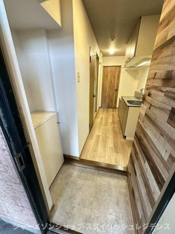 アヴィニール竪町の玄関