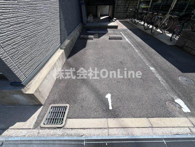 レオパレスひまわり莊の駐車場