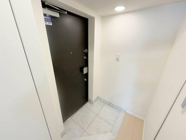 レジディア虎ノ門の玄関