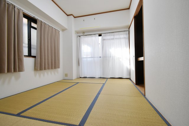 セレニテ甲子園口の和室