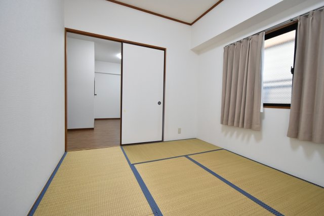 セレニテ甲子園口の和室
