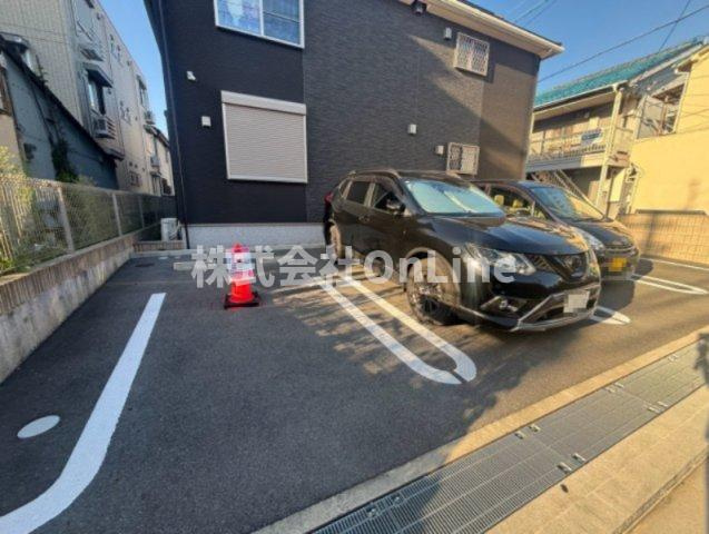 メゾンドゥカランの駐車場