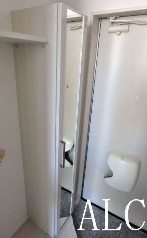 ハーモニーテラス阿佐谷南の設備|鏡付シューズボックス　同シリーズ仕様