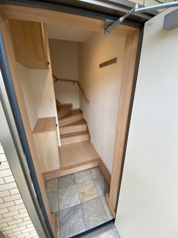 横須賀市追浜本町１丁目のアパートの玄関|同施工タイプ