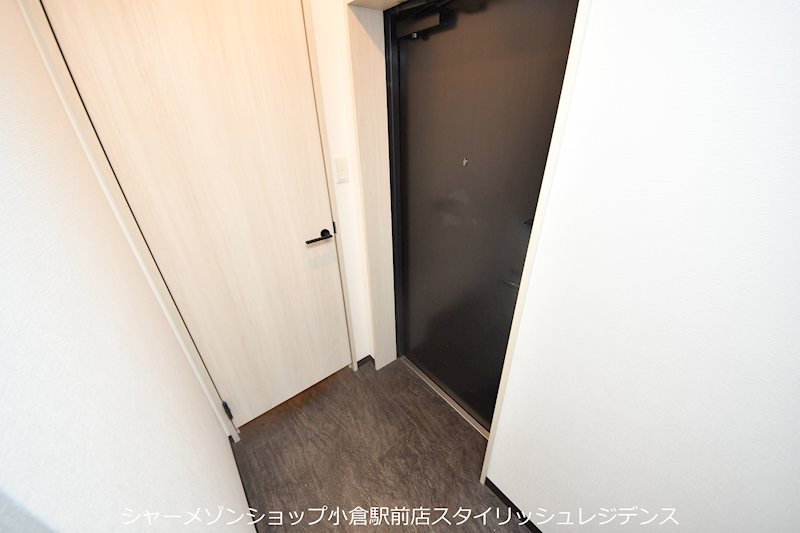 アースコートY`ｓシティ片野新町の玄関