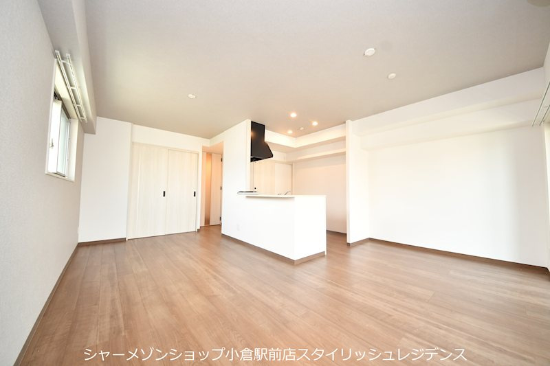 アースコートY`ｓシティ片野新町の居間・リビング
