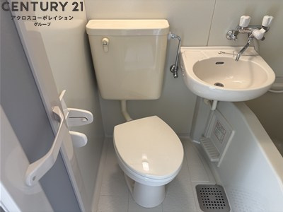 浴室内にトイレがあります☆
