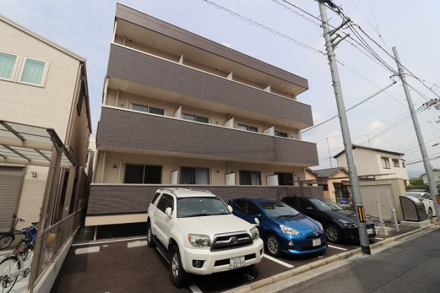 LeadCardanoの外観|3階建て・2019年築