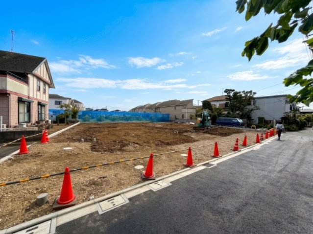 【外観】 | 【仲介手数料２３０万円が無料！】■和泉多摩川駅８分■耐震構造■太陽光発電■長期優良住宅■ＺＥＨ水準 | 決算キャンペーン中！
家計応援サービスの限界に挑戦中！
詳細は「諸費用」欄をご確認下さい！
■和泉多摩川駅８分
■狛江駅１０分
■長期優良住宅
■太陽光発電
■耐震など６項目で最高評価
■ＺＥＨ水準
