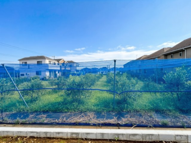 【展望】 | 【仲介手数料２３０万円が無料！】■和泉多摩川駅８分■耐震構造■太陽光発電■長期優良住宅■ＺＥＨ水準 | 広い生産緑地があります。
諸費用２３０万円ＯＦＦ！
家計応援サービスの限界に挑戦中！
■和泉多摩川駅８分
■狛江駅１０分
■長期優良住宅
■太陽光発電
■耐震など６項目で最高評価
■ＺＥＨ水準