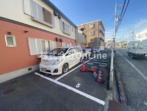八尾市北木の本５丁目のアパートの駐車場