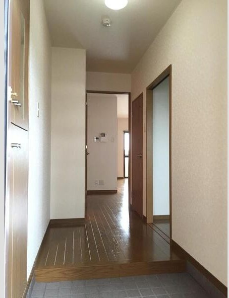 ラフォーレ若慎の玄関