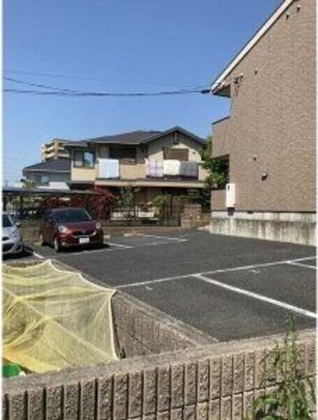 ブランシュールの駐車場