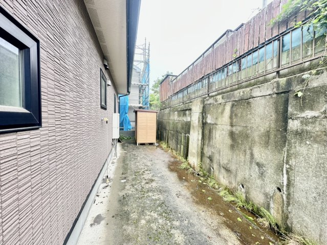 太白区羽黒台中古戸建ての前面道路含む現地写真