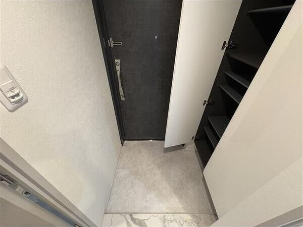 S-RESIDENCE千種belvia TOWER(べルヴィアタワー)の玄関