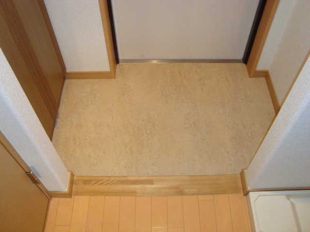 セレブランド堀田駅前の玄関