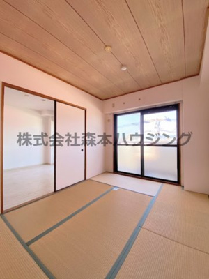【和室】 | 　コスモスハイツ | ※同タイプ別室の写真を使用しています。
　設備内容や色調など相違がある場合は実際のお部屋の現状優先となります。