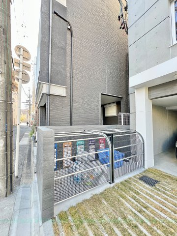 quador車道のエントランス