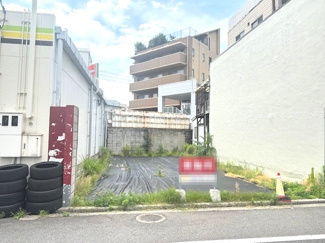 【外観】 | 南区東雲2丁目（更地）土地 | すっきりとした更地状態の現地写真です。間口は約6.92ｍあり、前面道路からの高低差もありません。防草シートが敷かれており、境界や敷地の形状、陽当りの良さを実際の現地で直接ご確認いただけます。