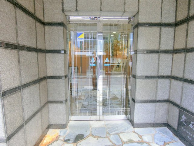 フラットパル山王のエントランス