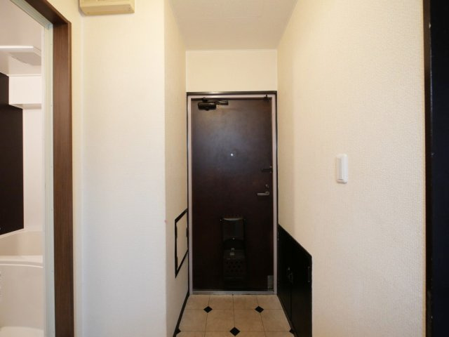 トリプルステーション菱屋西の玄関