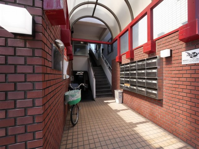 トリプルステーション菱屋西のエントランス