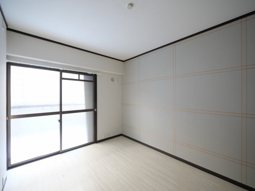 トリプルステーション菱屋西の洋室