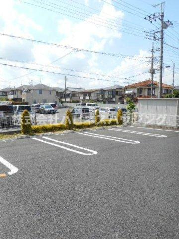 ラフィネ江戸川台の駐車場
