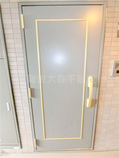 ルーブル鵜の木参番館の玄関
