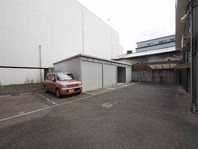 エスポアール布施の駐車場