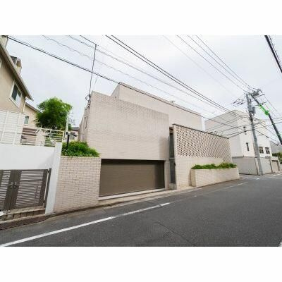 平町の家　光差すリビングルーム、屋上テラスとガレージ付き邸宅の外観|建物外観を気になさる方へ、見た目の良い物件です