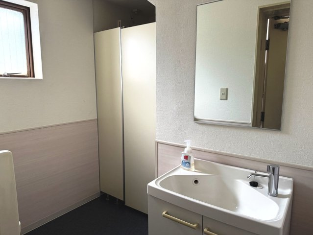 大阪市西淀川区中島２丁目貸事務所29.7万円のトイレ|男性用トイレ