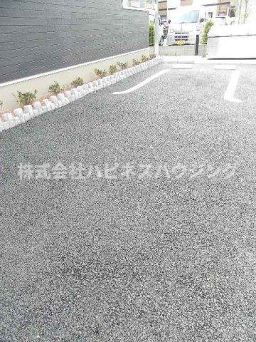 オルム・アルページュⅡの駐車場