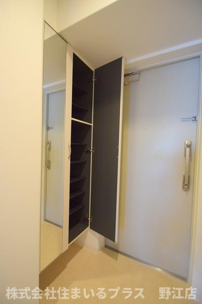 大阪市旭区生江３丁目の賃貸マンションの玄関